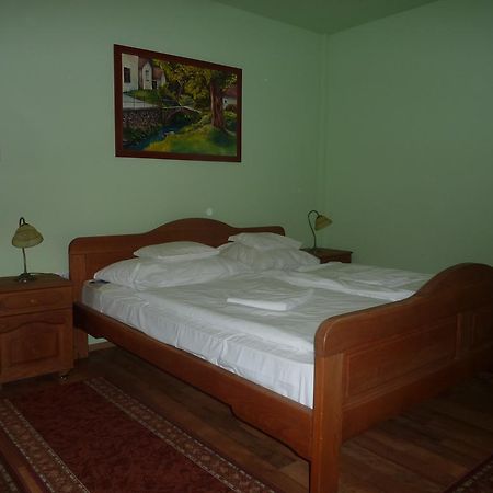 Bed and Breakfast Naspolya Panzio Es Etterem Bátaapáti Exterior foto